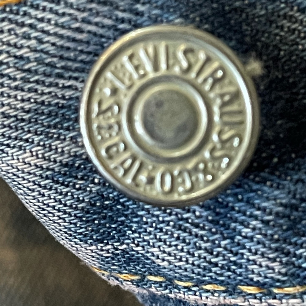 LEVI - Picture 3 of 4